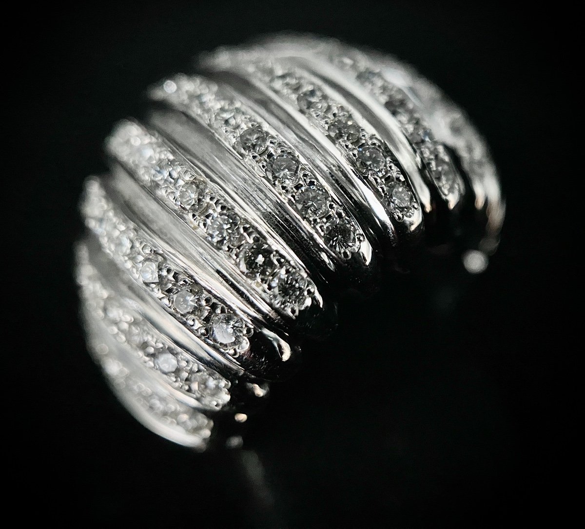 18-karat White Gold Ring Set With 1.74 Carats Of Brilliants