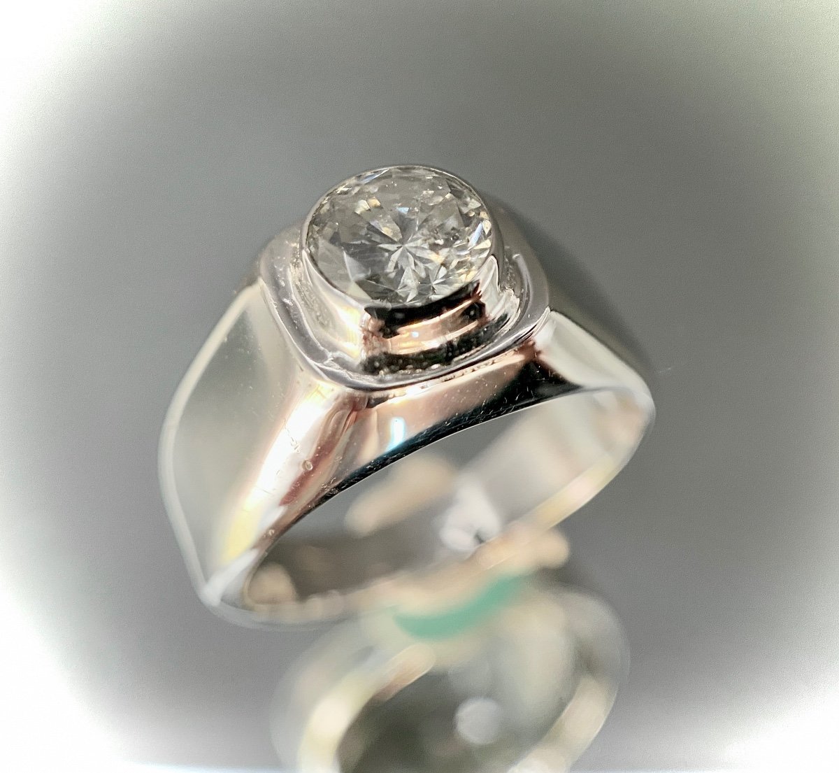 Bague Chevalière En Or Blanc 18k Sertie d'Un Brillant De 0,85 Carat-photo-1
