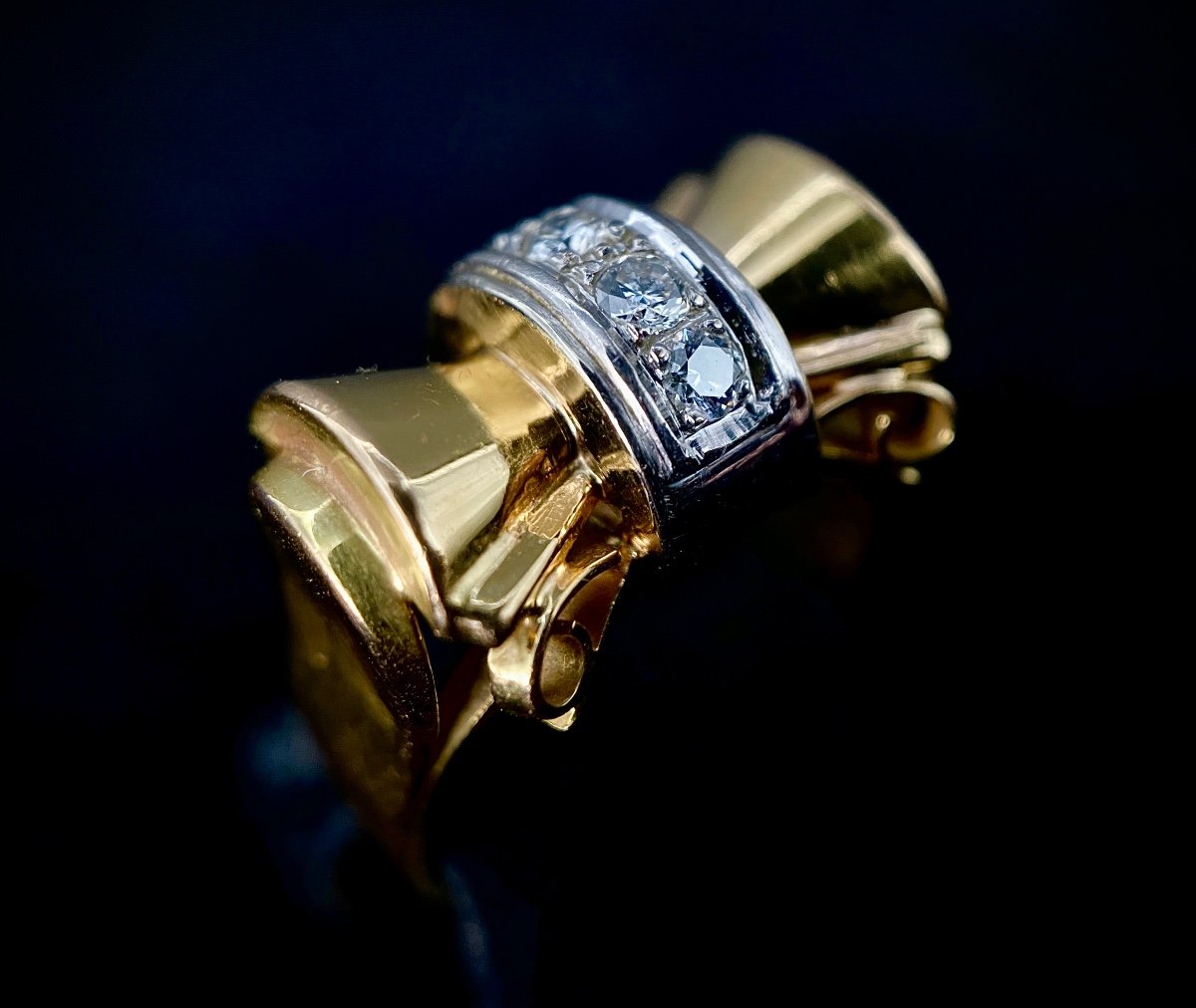 1940s Vintage Ring In 18k Two-tone Gold Set With 4 Diamonds Totaling 0.20 Carat-photo-3