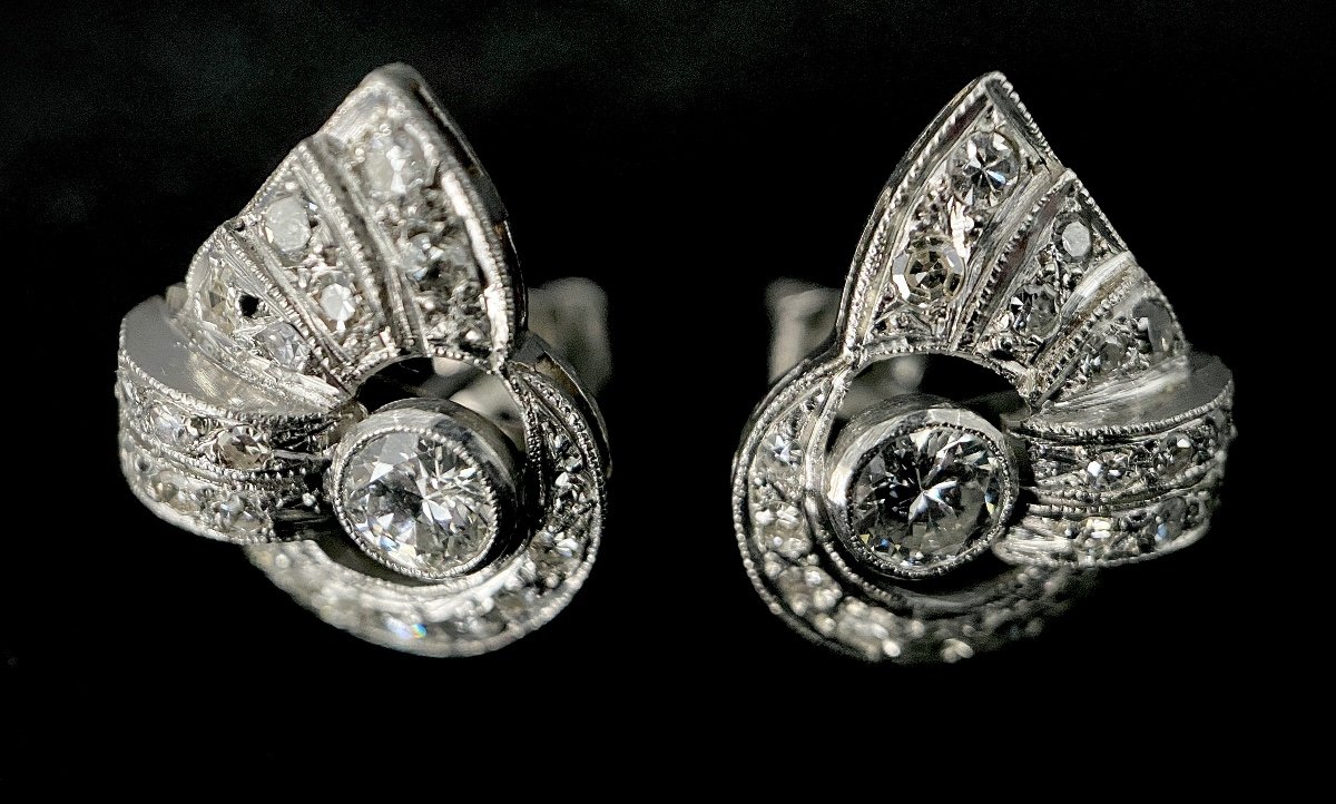 Paire De Boucles Art Déco Ornée De 1,80 Carats De Diamants-photo-1
