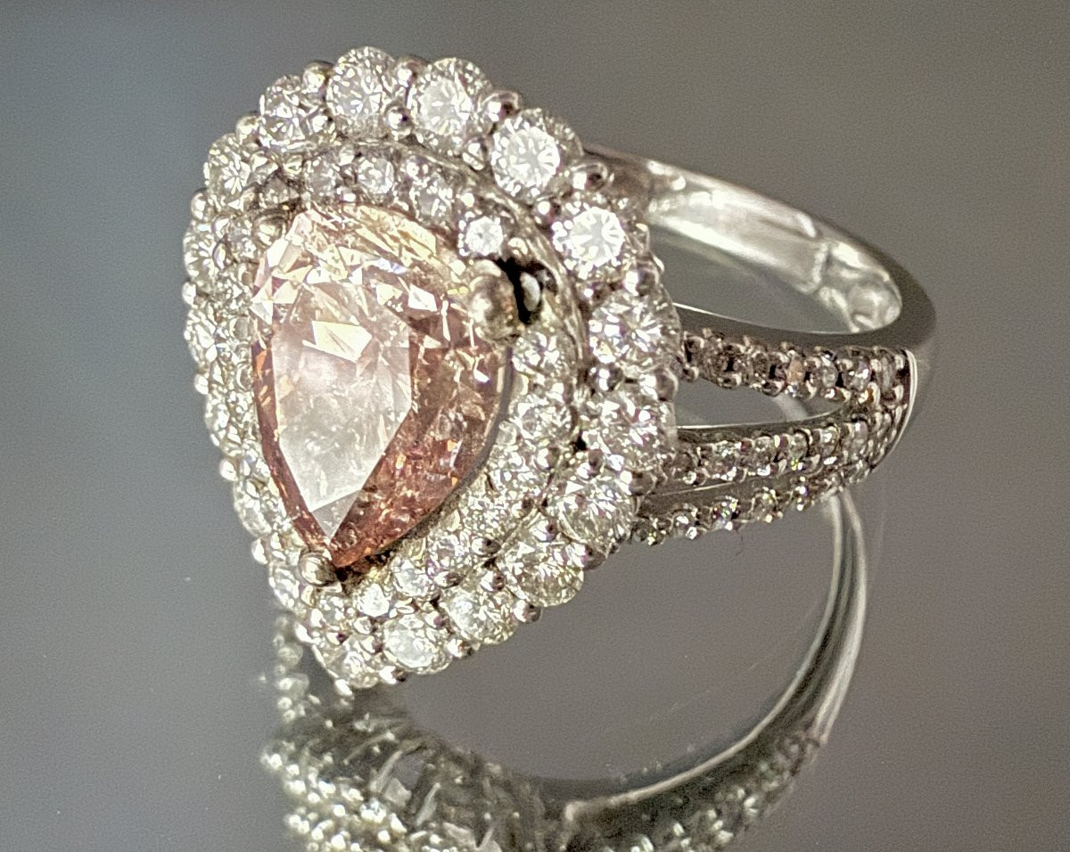 Bague en or blanc 18 carats sertie d’un diamant rose central taillé en poire de 1,65 carats-photo-3