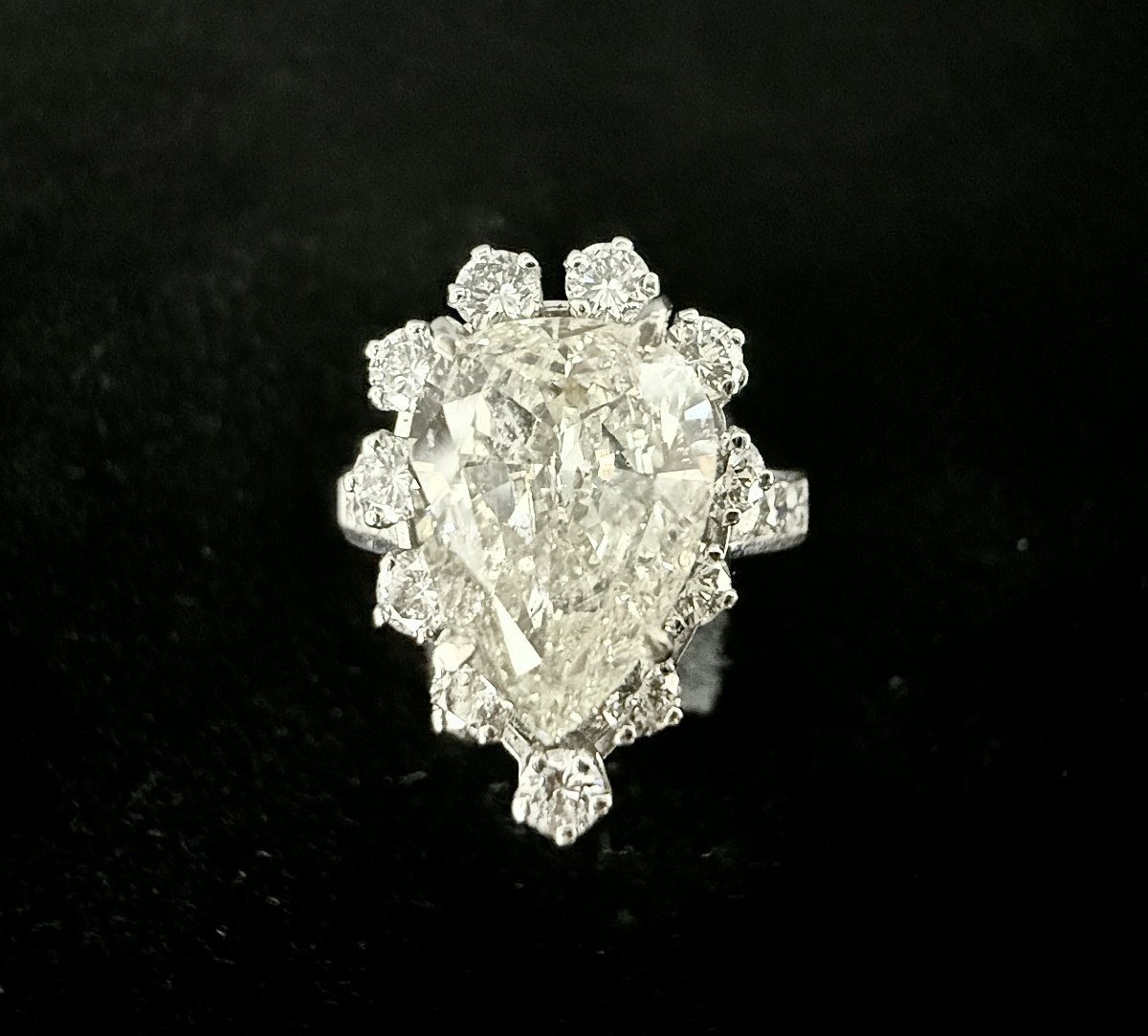 18k White Gold Ring With 5 Carat Pear-shaped Diamonds Surrounded By 17 Brilliant-cut Diamonds-photo-5
