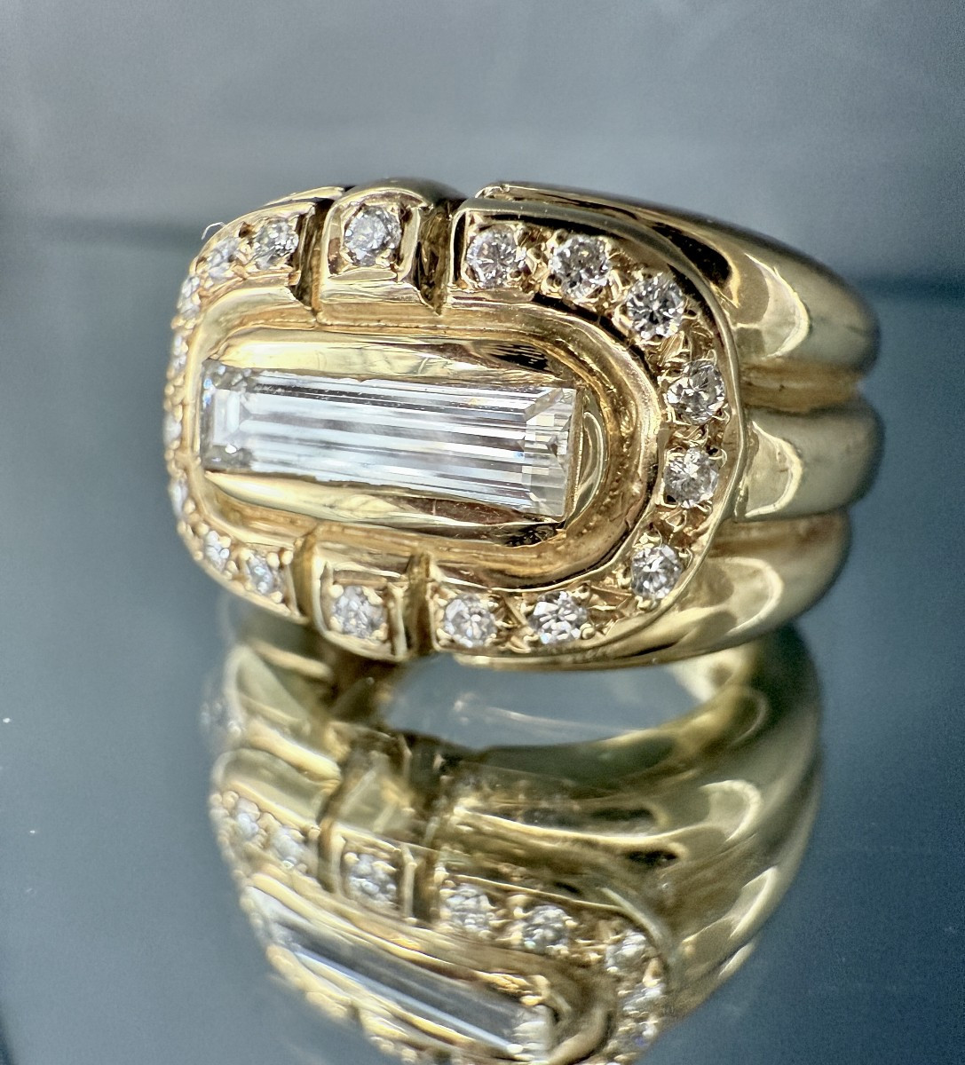 Yellow Gold Ring Set With 1 Baguette-cut Diamond Of 1 Carat Surrounded By 18 Brilliants
