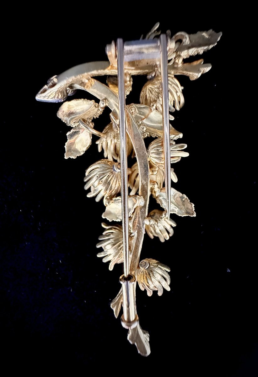 Brushed And Fluted Gold Brooch Representing 2 Hazel Branches Set With Rubies And Brilliants-photo-4