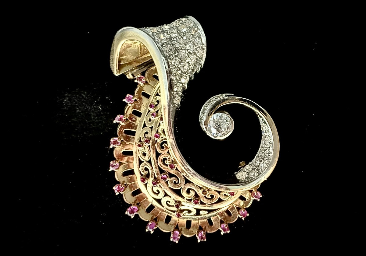 18-carat White And Yellow Gold Brooch Set With A 0.50-carat Central Diamond (vs- E/f) 