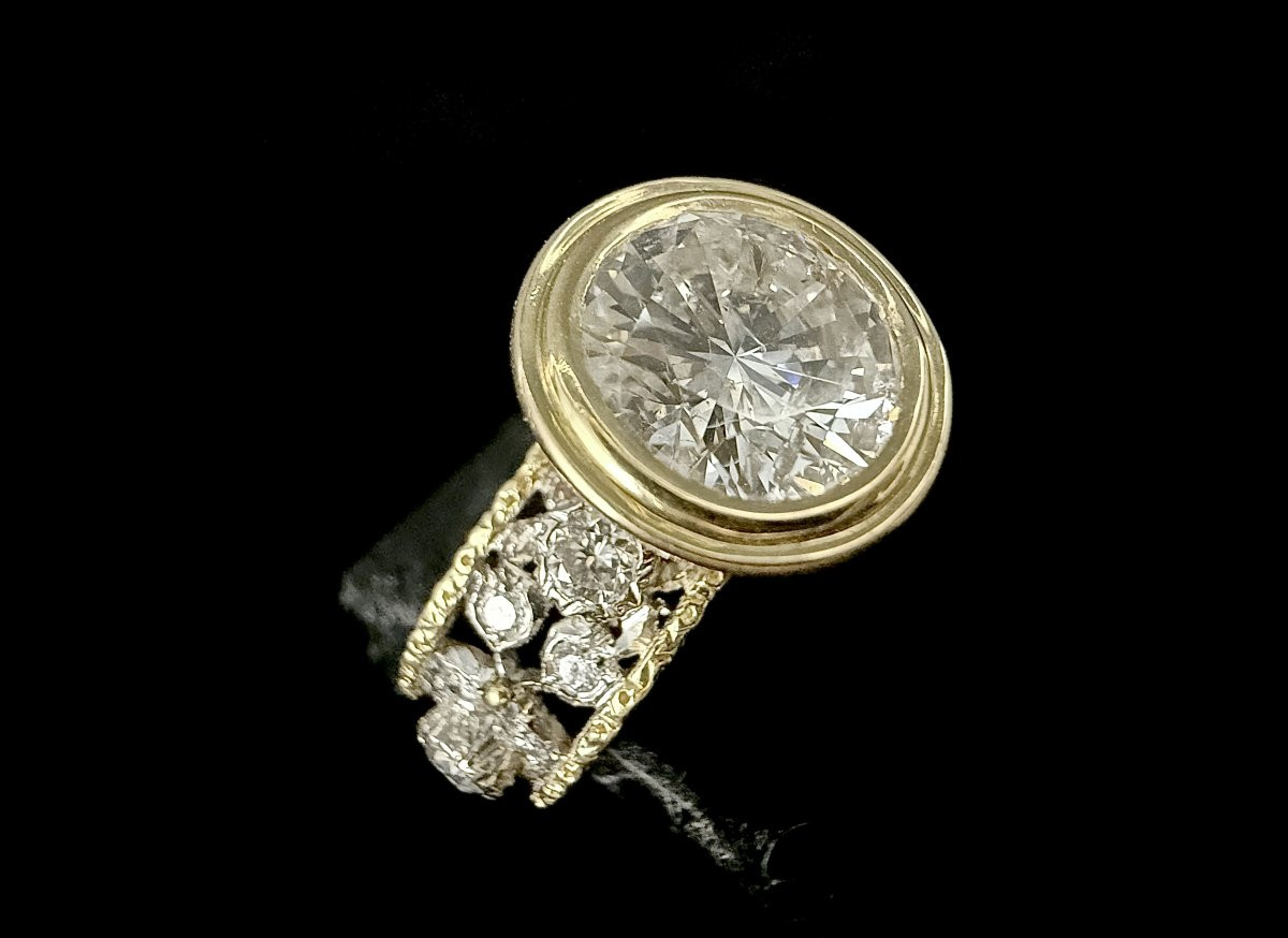 18k White And Yellow Gold Ring Set With A 4-carat Bezel-set Diamond-photo-6