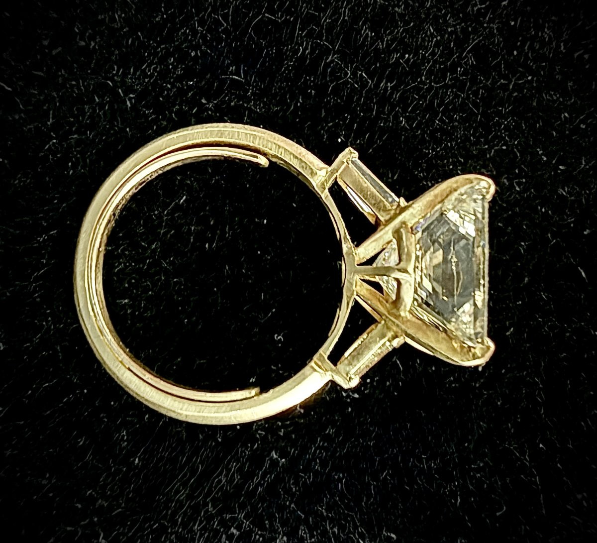 Bague en or jaune sertie d'un diamant taillé en princesse de 5,20 carats (P-I/J)-photo-4