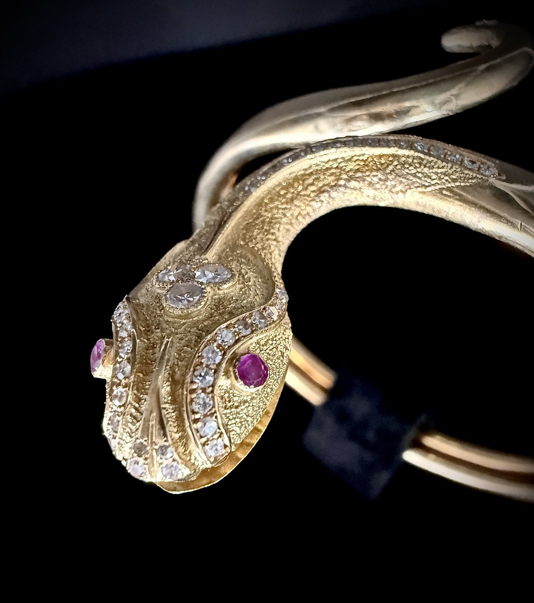 Bracelet esclave en or jaune 18 carats en forme de serpent orné de rubis et brillants-photo-3