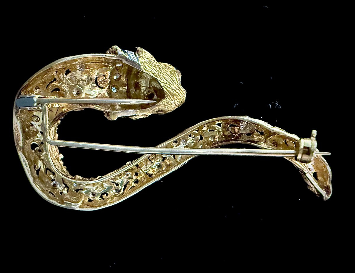 Broche en or jaune 18 carats représentant la tête d'un lion et le corps d'un serpent-photo-3