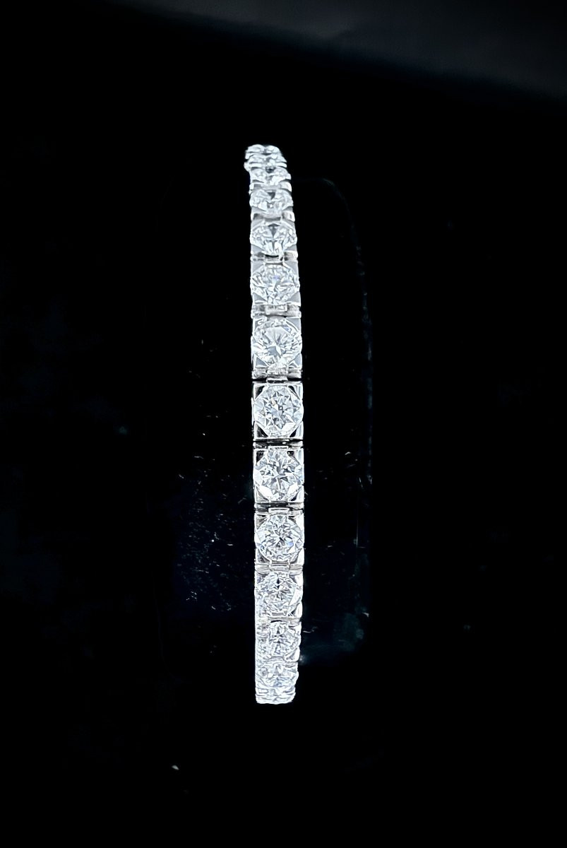 18-carat White Gold Rivière Bracelet Set With 7.50 Carats Of Diamonds-photo-2