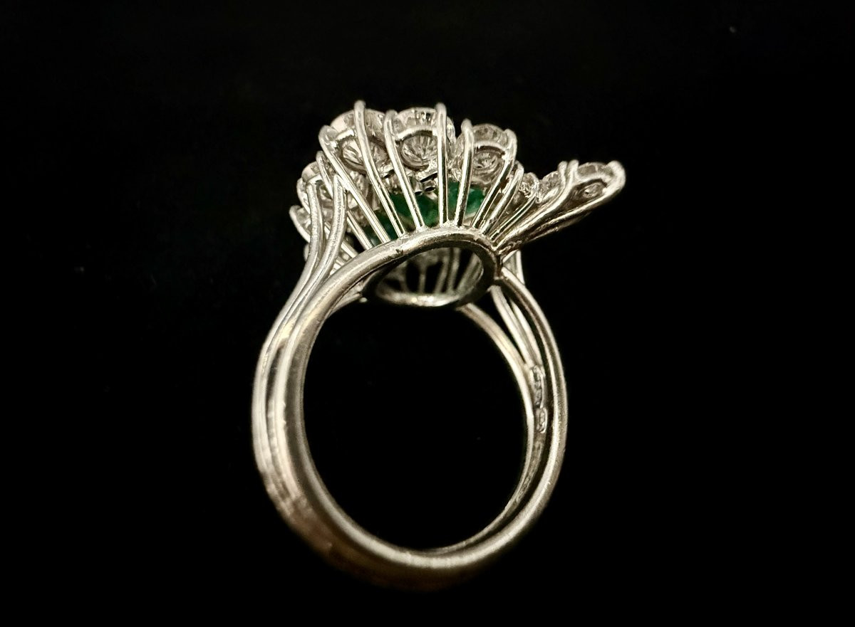 Bague en platine  sertie de 3 émeraudes entourées de 3 carats de brillants (VS-E/F)-photo-3
