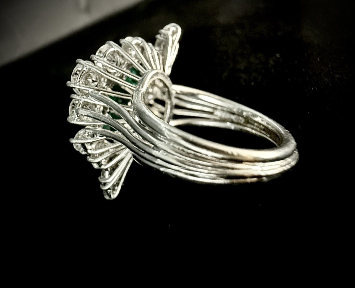 Bague en platine  sertie de 3 émeraudes entourées de 3 carats de brillants (VS-E/F)-photo-4