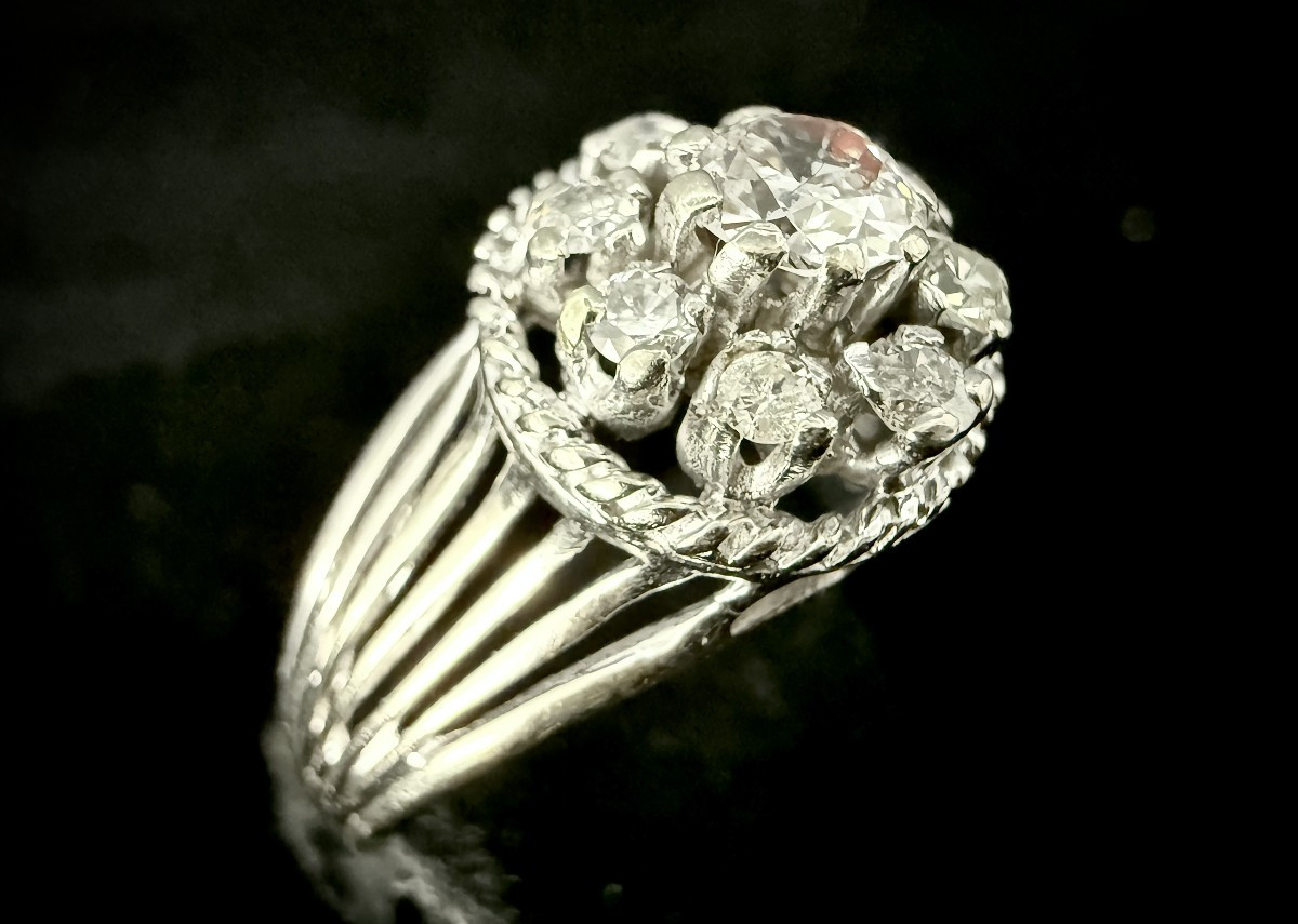 Bague en or blanc orné de 0,80 carat de diamants