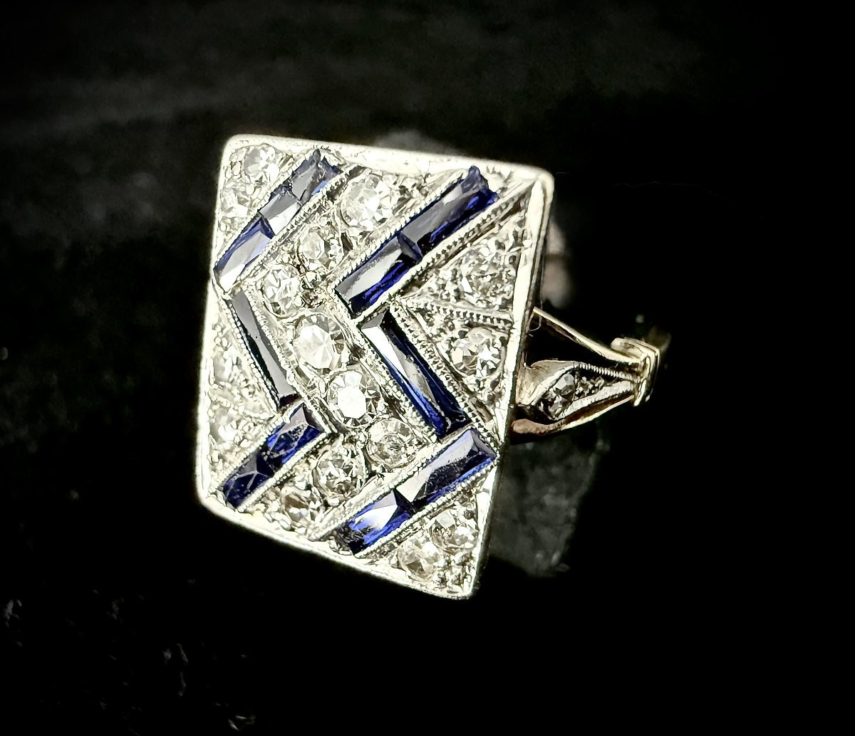 Bague Art Déco en or jaune et blanc sertie de saphirs et brillants-photo-4