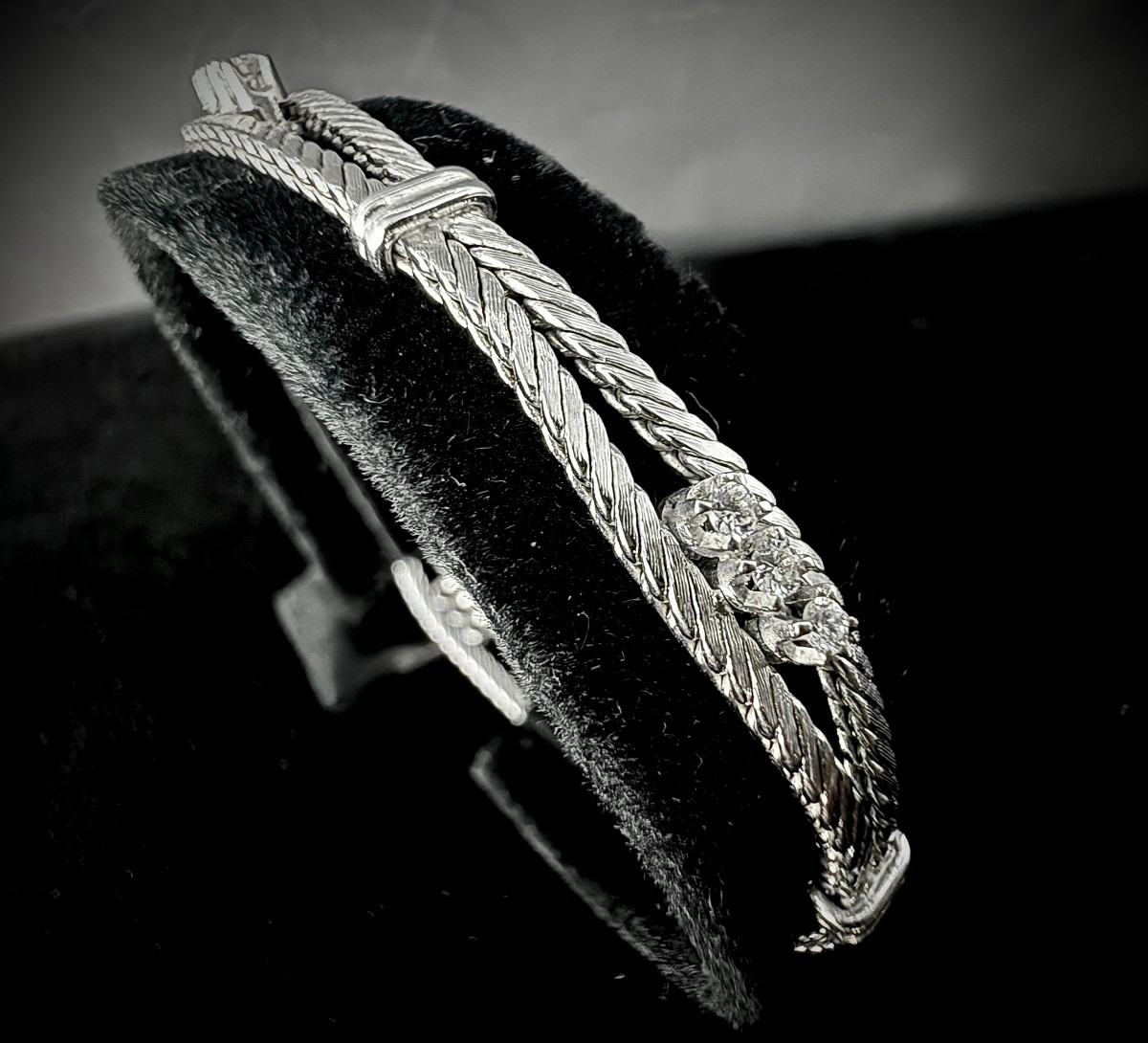 Bracelet en or blanc 18 carats serti de brillants