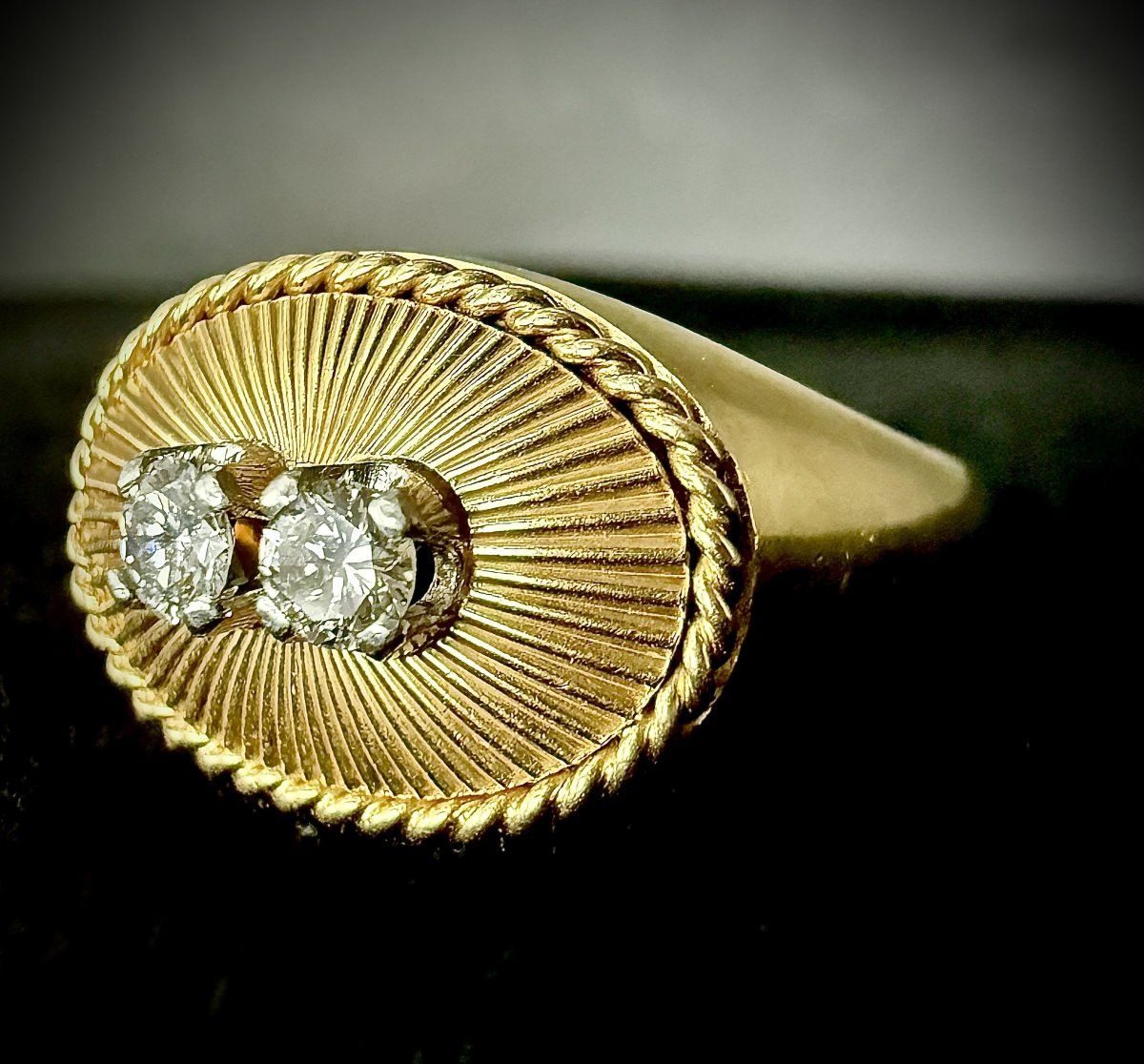Bague en or jaune 18 carats sertie de deux brillants de 0,15 carat chacun-photo-3