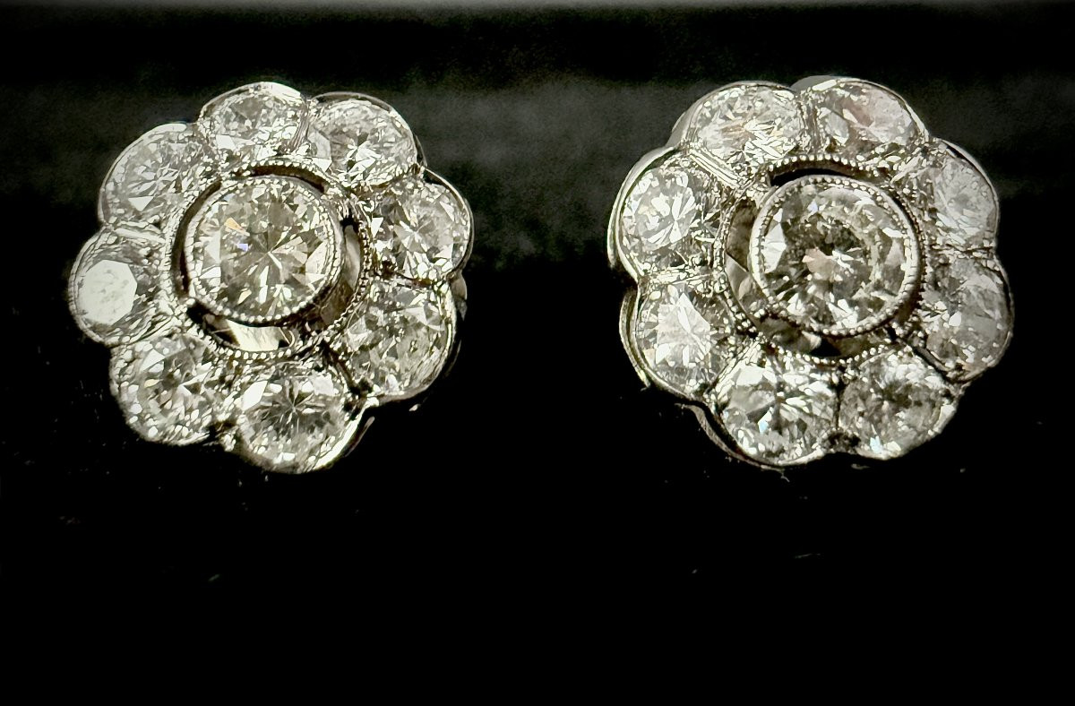 Art Deco Gold Earrings Set With 2.58 Carats Of Diamonds-photo-2