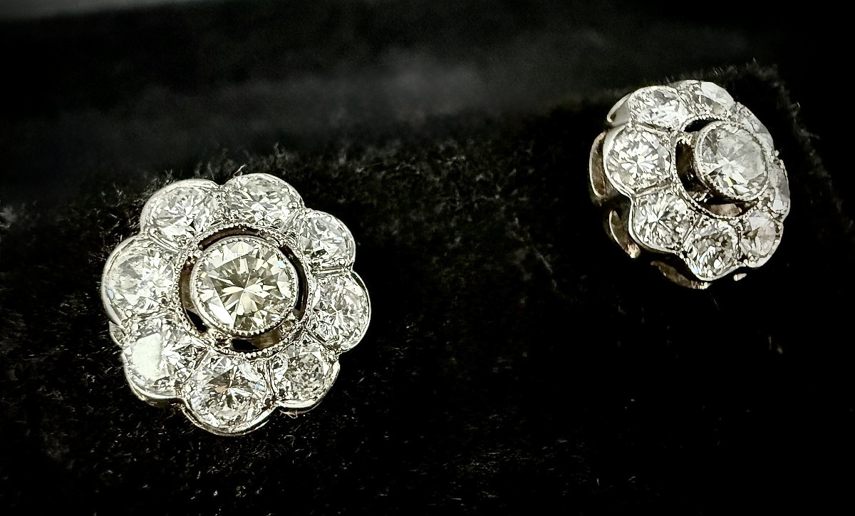 Art Deco Gold Earrings Set With 2.58 Carats Of Diamonds