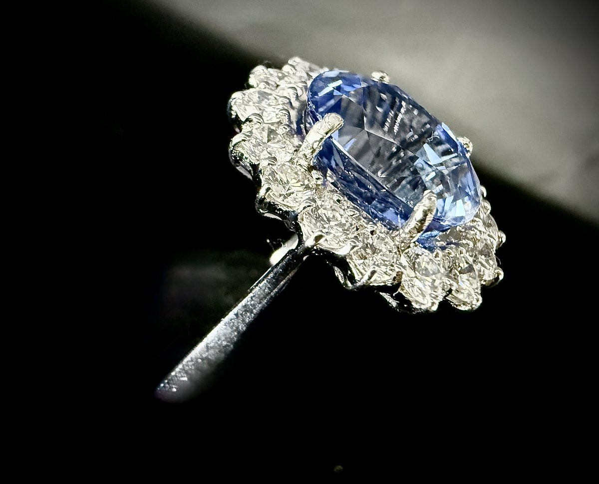Bague marguerite en or blanc et serti d'un saphir de Ceylan de 5,07 carats avec certificat-photo-3