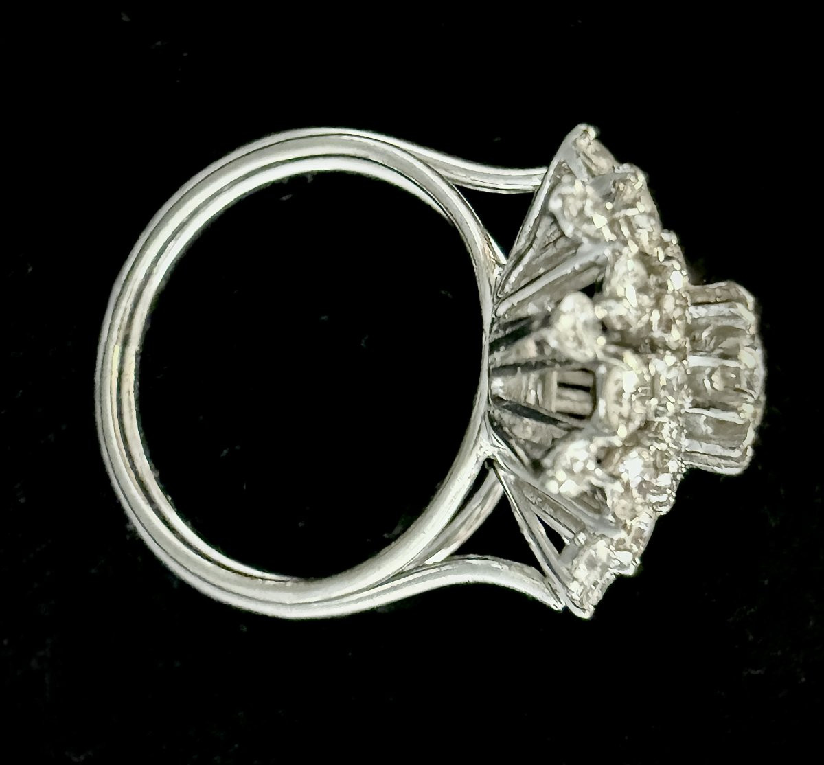 Bague or blanc sertie de 1,60 carats de brillants-photo-1