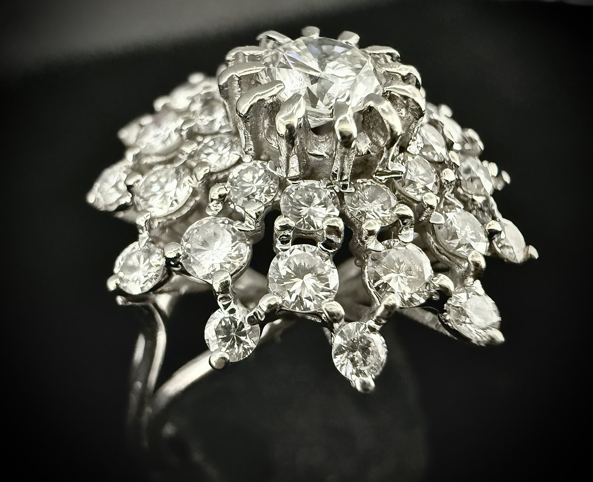 Bague or blanc sertie de 1,60 carats de brillants-photo-3