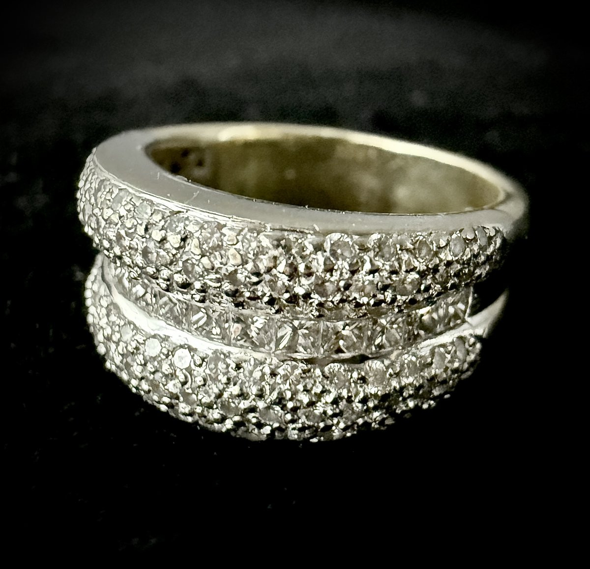 Bague or bicolore sertie de 118 diamants pour 2,40 carats-photo-3