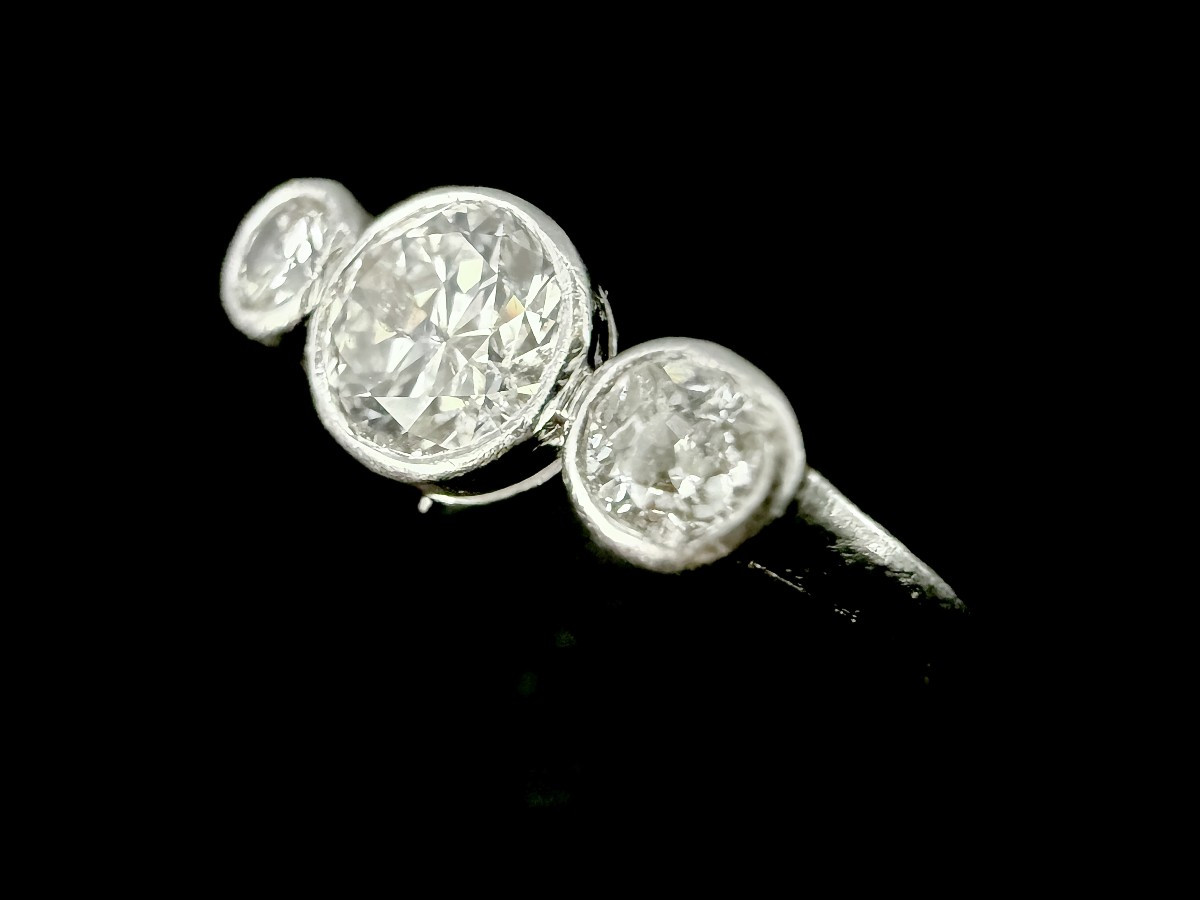 Bague ancienne en or blanc serti de 1 carat de diamants