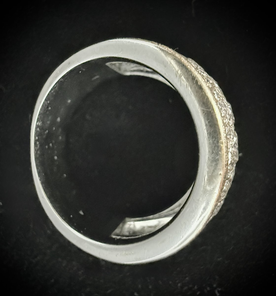 Bague dôme en or blanc sertie d'une pavé de 1,53 carats de brillants-photo-2