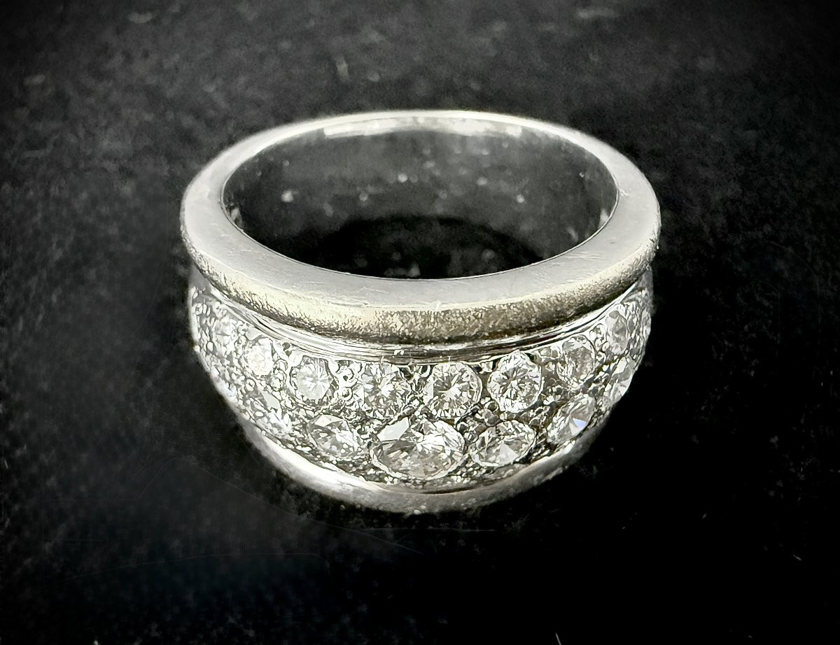 Bague dôme en or blanc sertie d'une pavé de 1,53 carats de brillants-photo-3