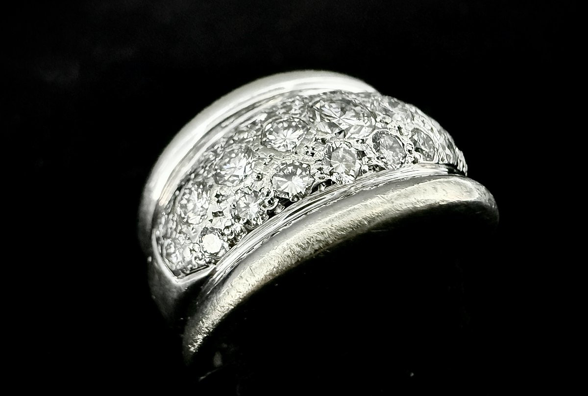 Bague dôme en or blanc sertie d'une pavé de 1,53 carats de brillants-photo-4