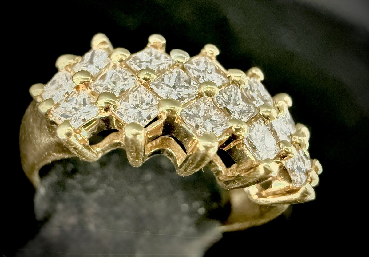 Yellow Gold Ring Set With 1.92 Carats Of Princess-cut Diamonds-photo-3