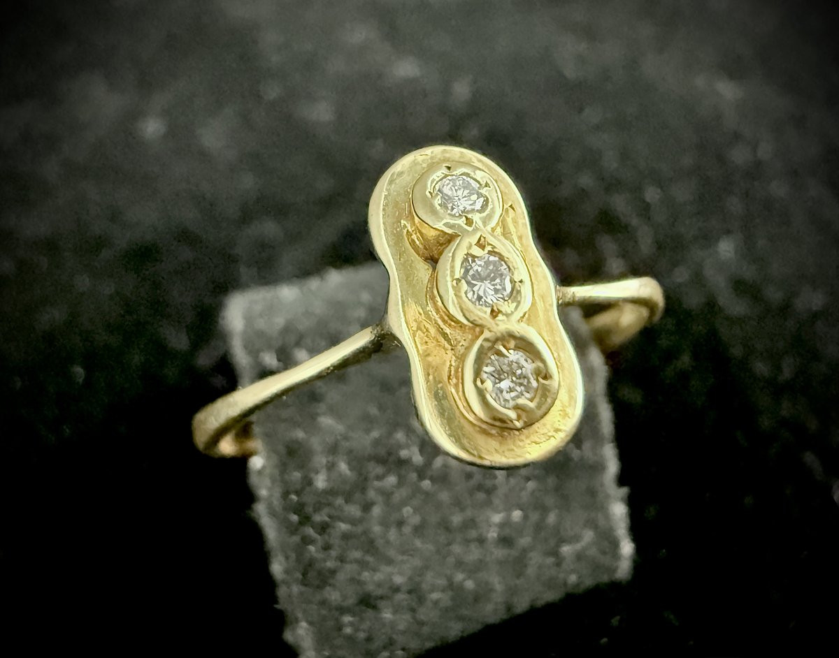 Bague or jaune sertie de trois diamants-photo-4