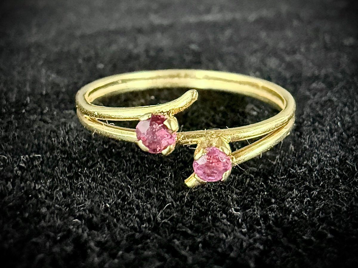 Bague en or jaune sertie de deux rubis-photo-3