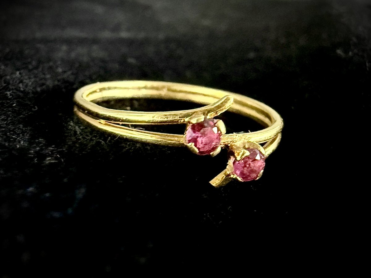 Bague en or jaune sertie de deux rubis-photo-4