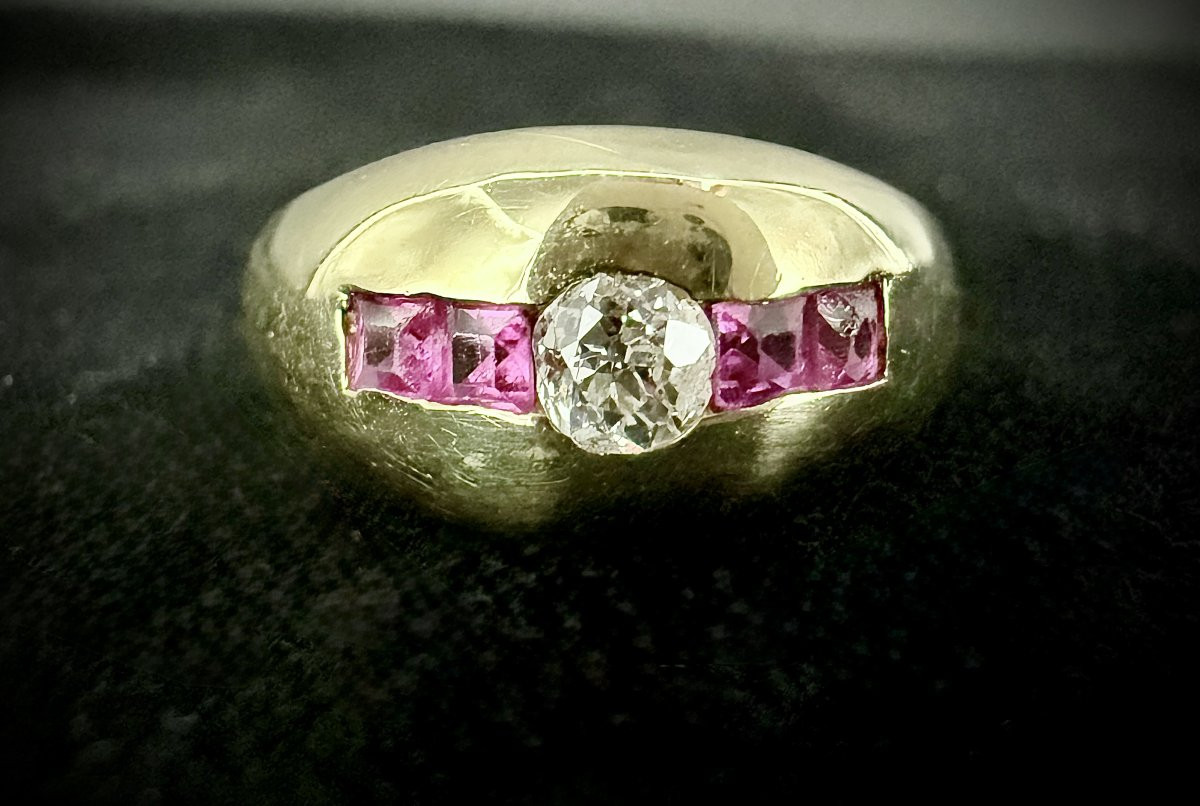 18-carat Yellow Gold Band Ring Set With A 0.20 Carat Diamond-photo-2