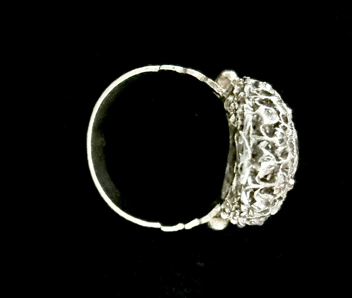 Bague Art Nouveau en argent sur or jaune ornée d'un diamant ancienne taille de 1,20 carats-photo-2