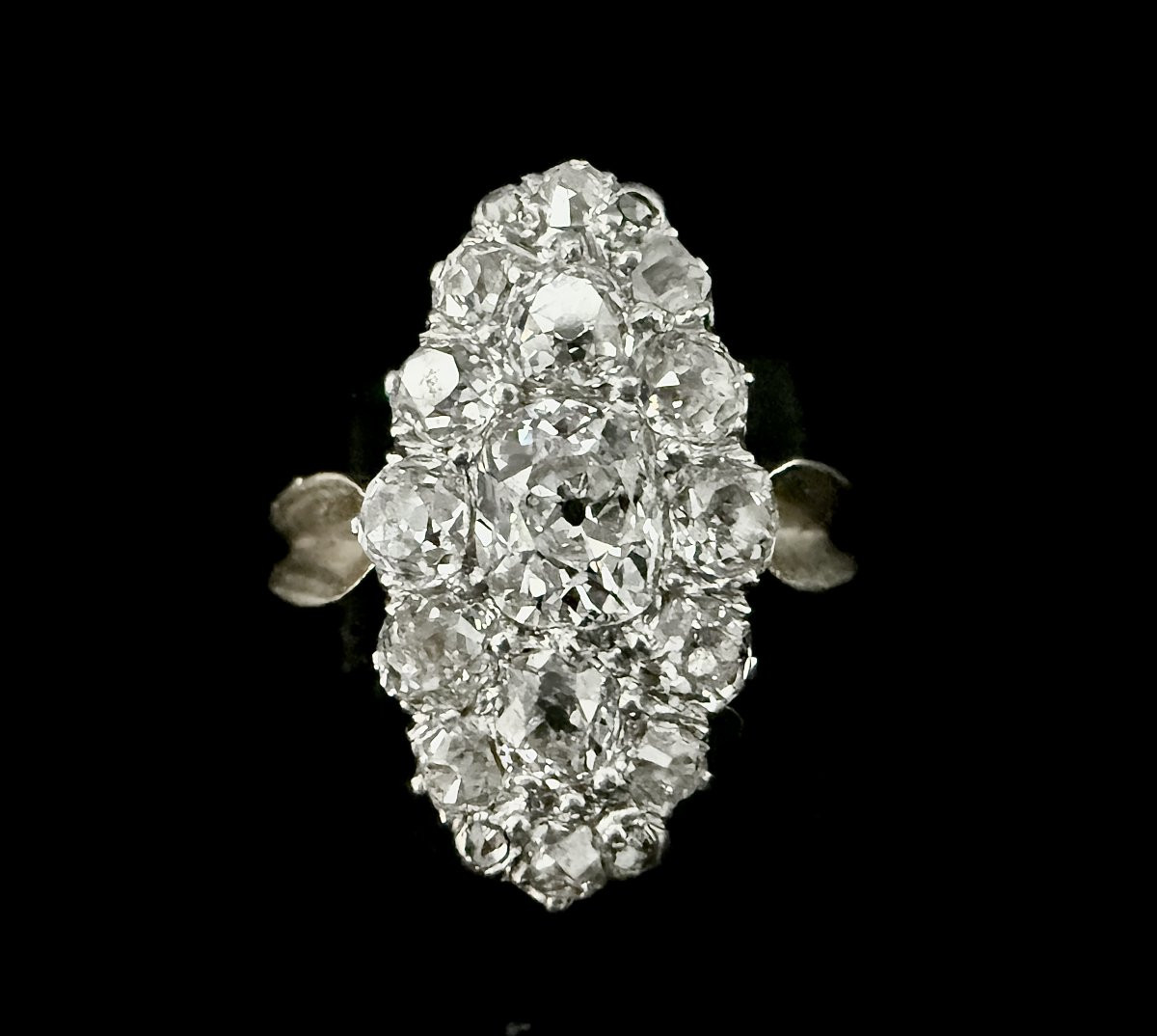 Bague marquise en or blanc et jaune 18 carats sertie de 1,82 carats de diamants taille ancienne-photo-4