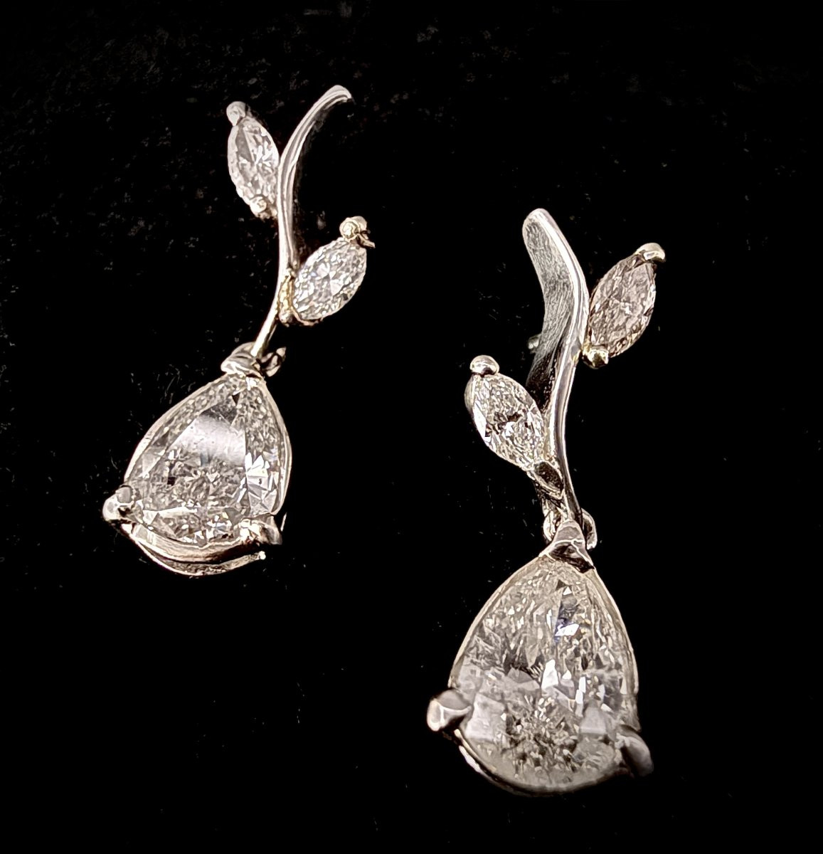 Paire de boucles en or blanc sertie de 3,40 carats de diamants poire  diamants marquise-photo-3