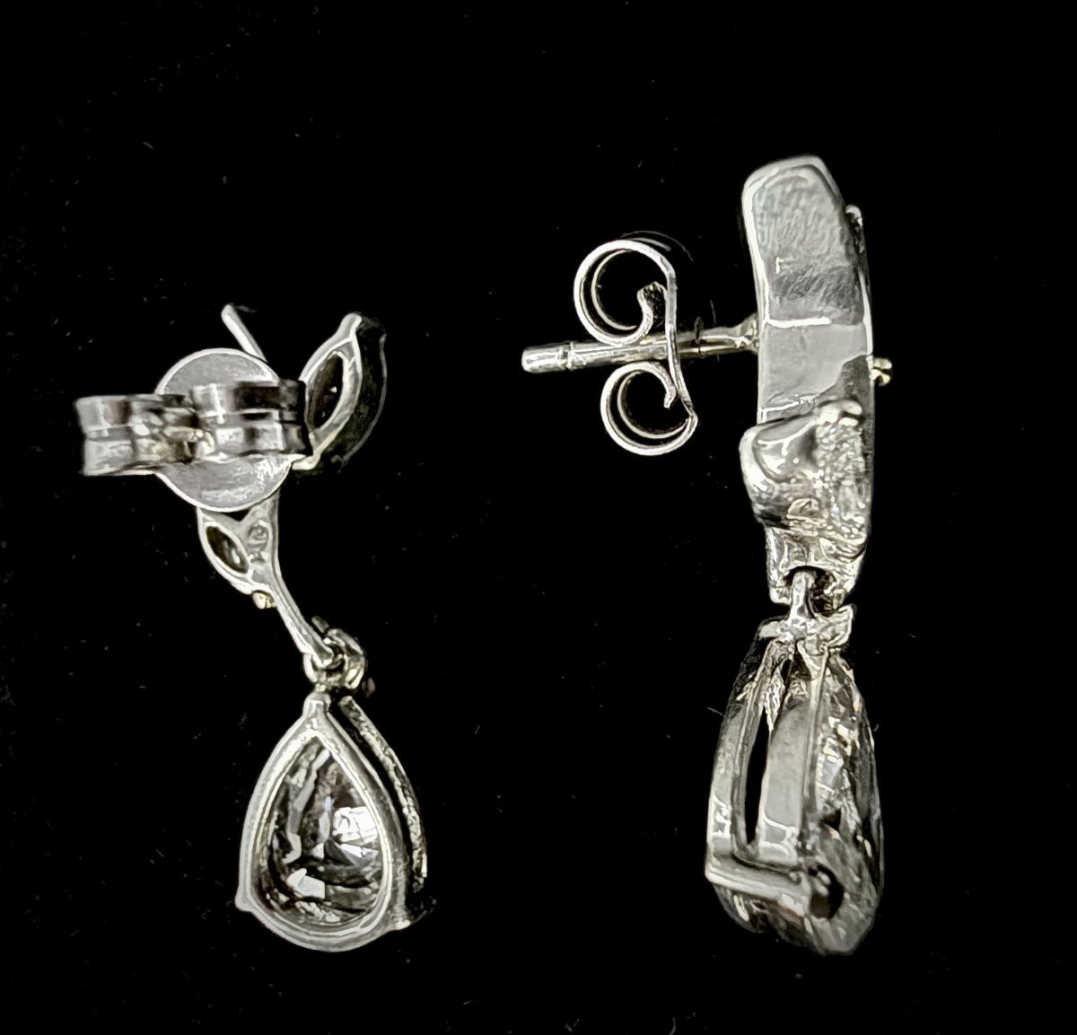 Paire de boucles en or blanc sertie de 3,40 carats de diamants poire  diamants marquise-photo-4