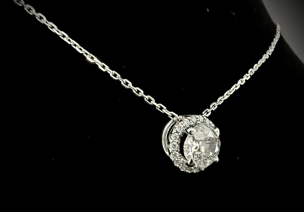 18-carat White Gold Pendant Set With A 0.95-carat Diamond