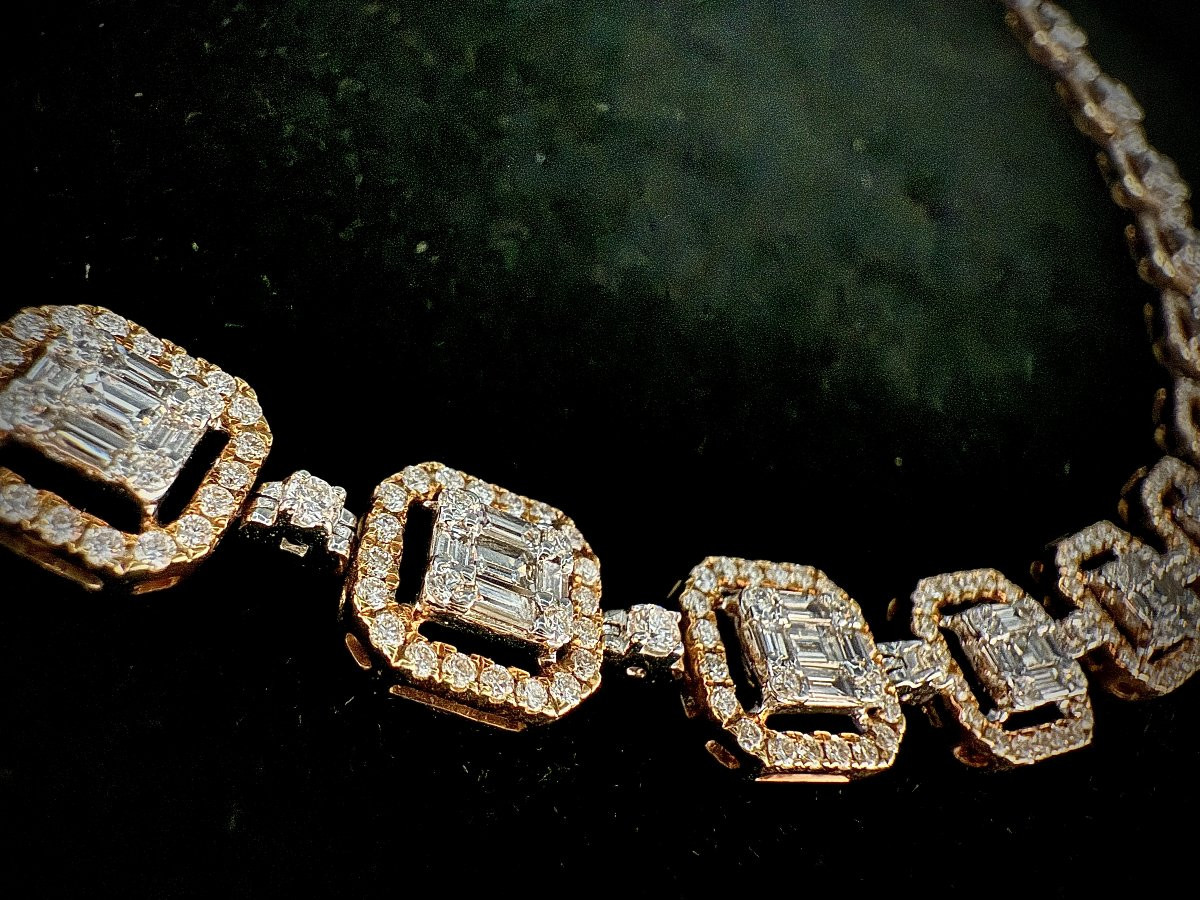 18-karat Yellow Gold Necklace Set With 11.84 Carats Of Baguette And Brilliant-cut Diamonds-photo-2