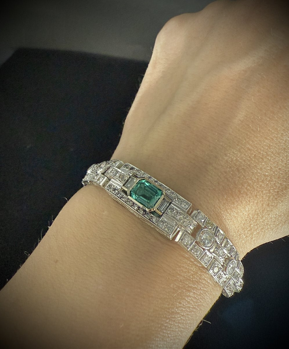 Art Deco Bracelet In Platinum And White Gold Set With An Emerald And 4.72 Carats Of Diamonds-photo-2