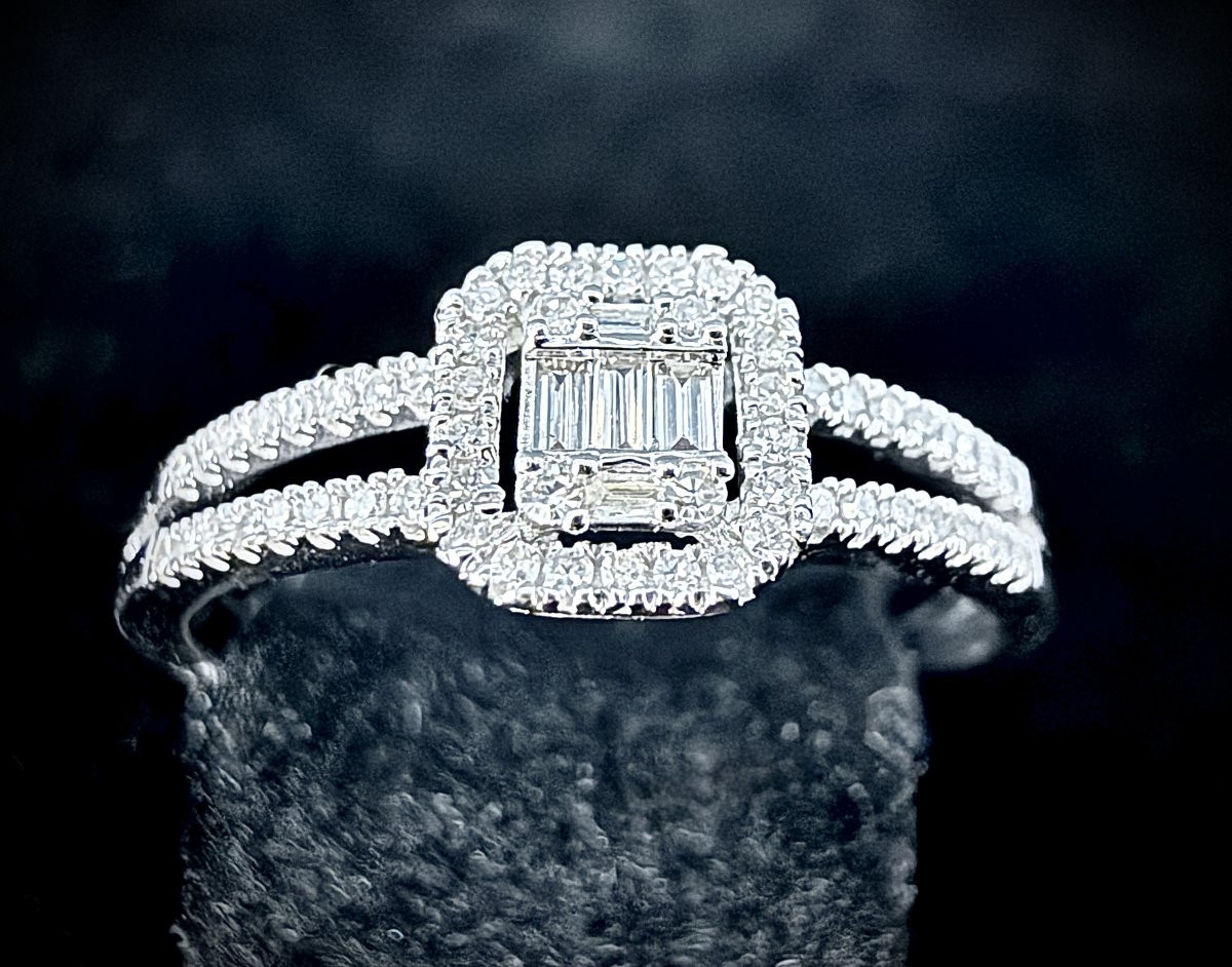 Bague or blanc sertie de diamants taille baguette et brillant-photo-4