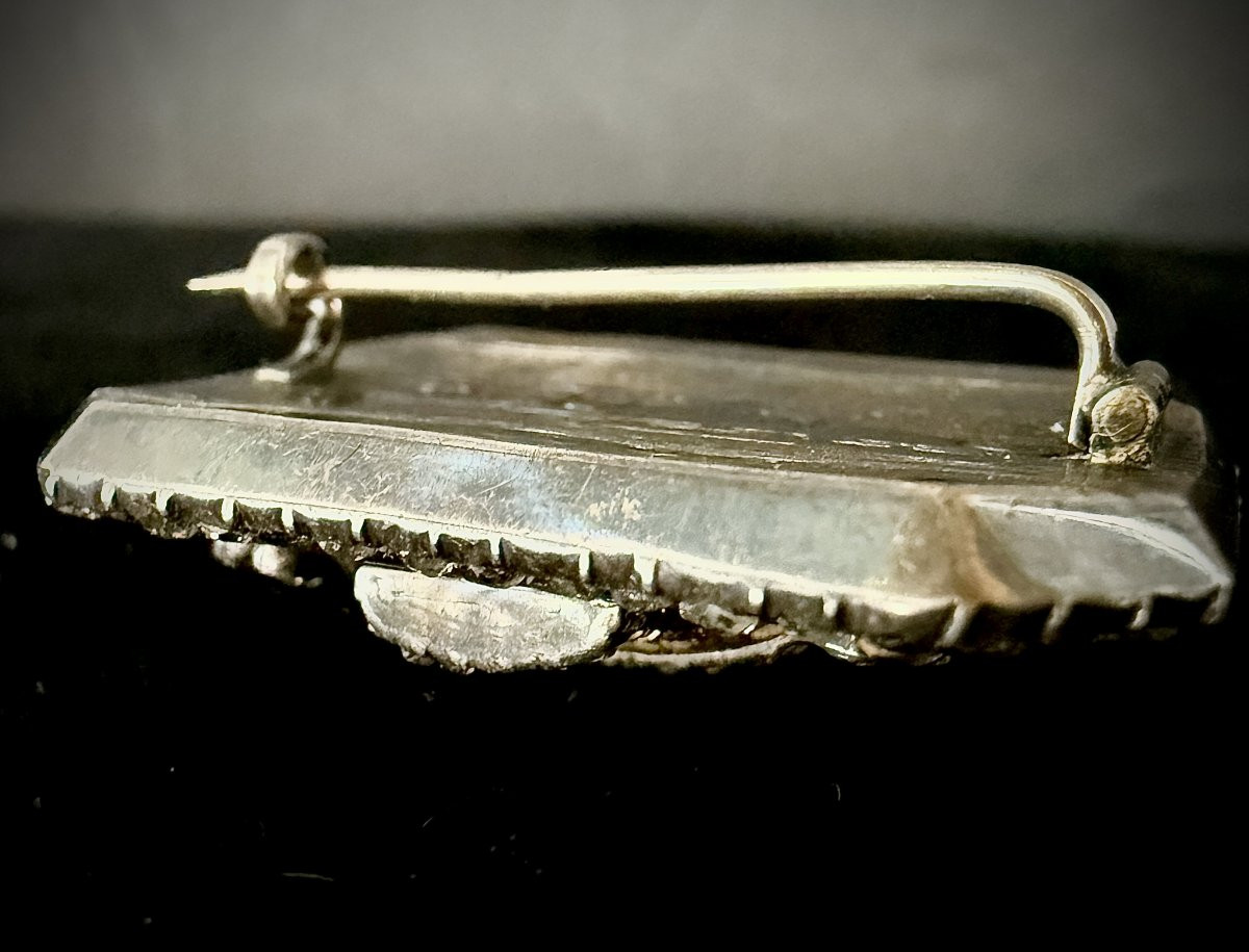 Napoleon III Brooch In Yellow Gold And Silver Set With Diamond Roses On A Blue Enamel Background-photo-2