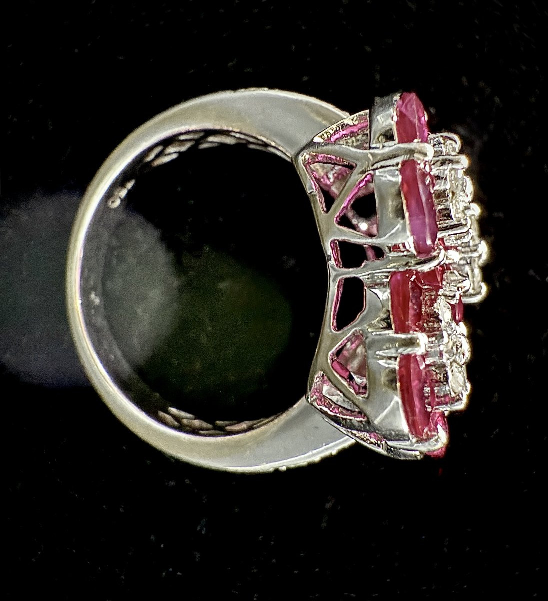 White Gold Ring Set With 2.50 Carats Of Rubies And 0.85 Carats Of Brilliants-photo-1