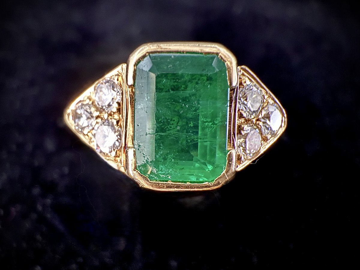 Ring In 18-carat Yellow Gold Set With A 2-carat Emerald-photo-2