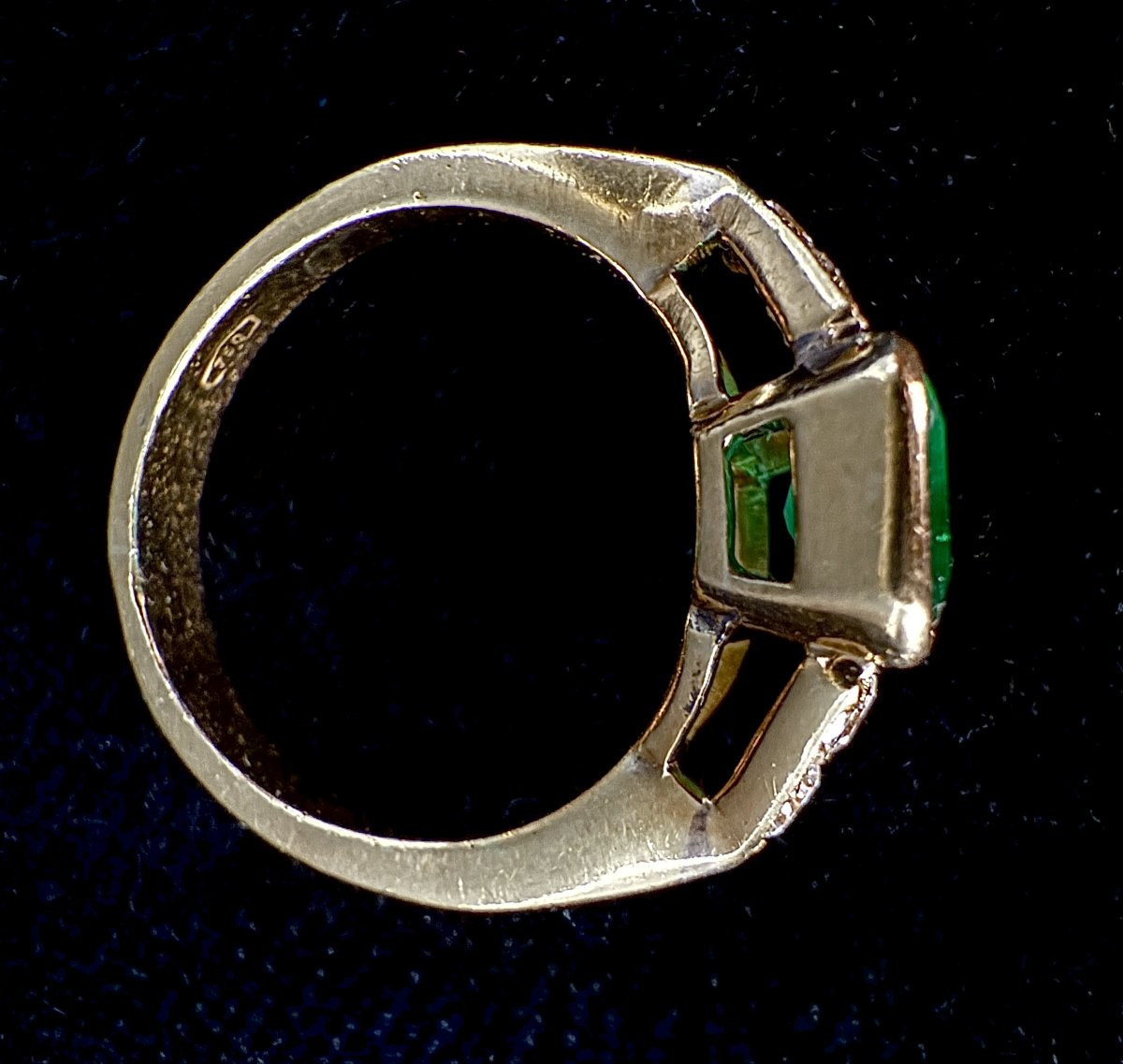Ring In 18-carat Yellow Gold Set With A 2-carat Emerald-photo-4