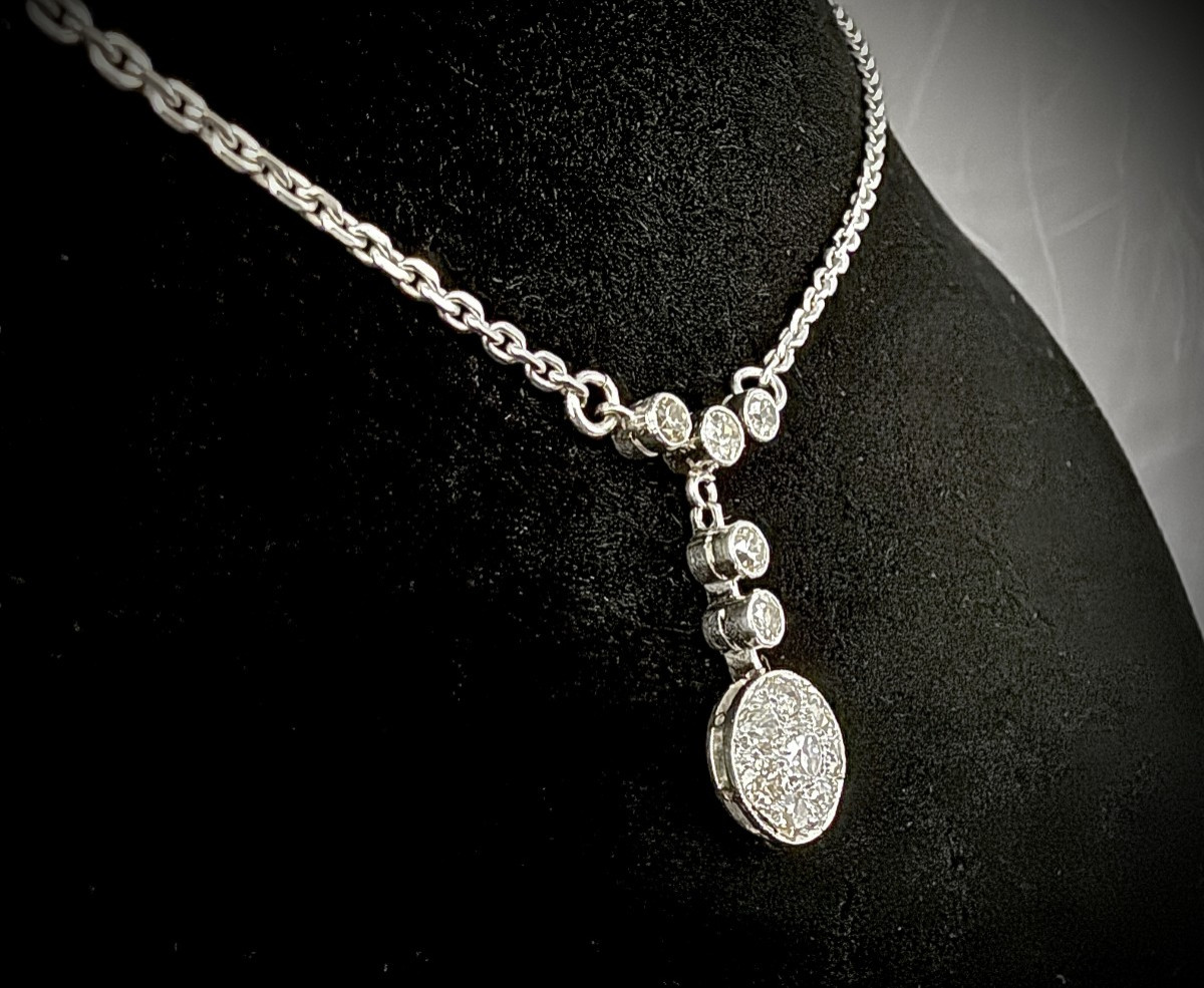 Antique White Gold Necklace Set With 13 Brilliant-cut Diamonds Linked To A Chain