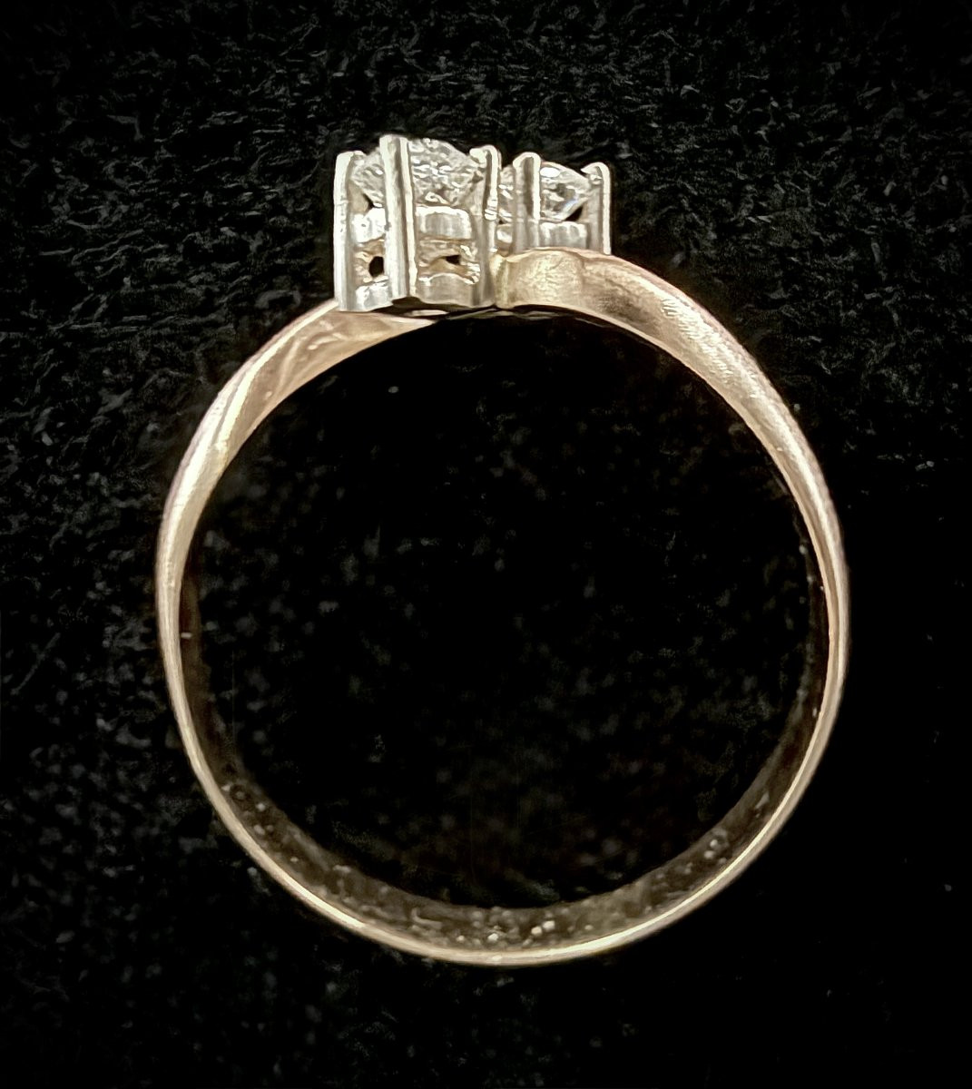 Bague Art Nouveau en or rose sertie de deux diamants de 0,15 carat chacun-photo-1