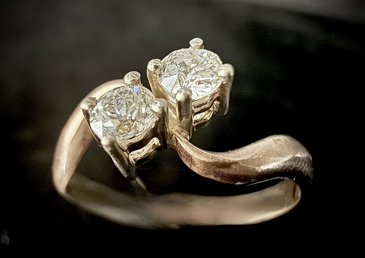 Bague Art Nouveau en or rose sertie de deux diamants de 0,15 carat chacun-photo-3